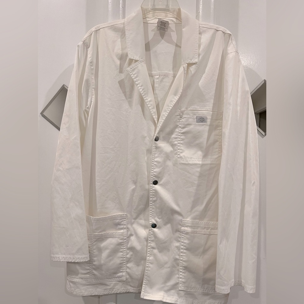 White  professional men’s light lab  jacketed size Medium length 32”